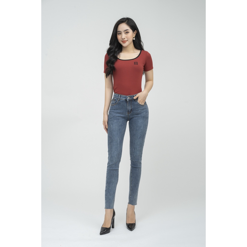 Áo thun cotton nữ dáng ôm mềm mát cổ tròn tay ngắn phối màu thêu chữ FIONA F522172