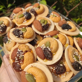 300GR Bánh Đồng Tiền Mix Hạt Và Trái Cây Cực Ngon, Giàu Dinh Dưỡng: Hạt Điều, Hạnh Nhân, Nho khô, mè, mạch nha...