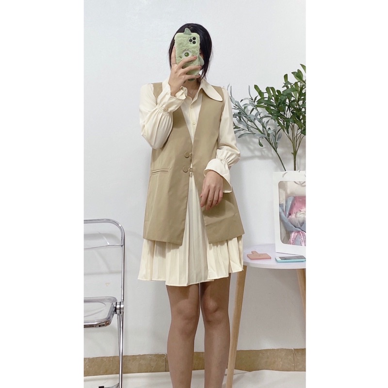 Set váy sơ mi xếp ly kèm áo gile kaki