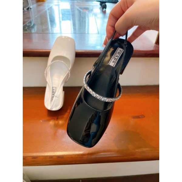 Giày mũi tròn dây đá