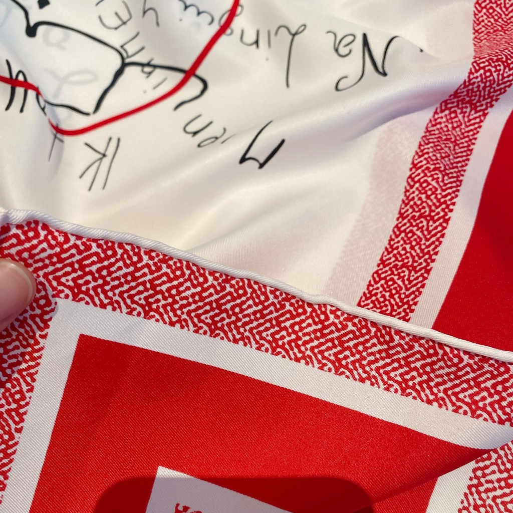 Khăn Vuông 90x90 cm Bằng Lụa In Chữ 38 Ngôn Ngữ