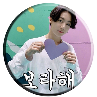 Dynamite《Dynamite》JK JIMIN V Button Brooch Pin