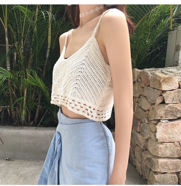 Áo crop top hai dây len đan móc trắng/nâu