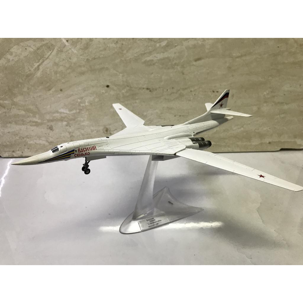 Mô hình Máy bay Ném Bom TU-160 - 1:200