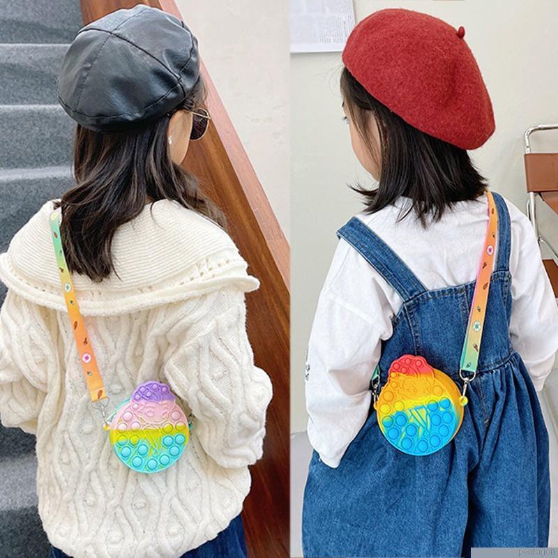 Túi đeo vai bằng silicon hình hoạt hình giúp giảm căng thẳng