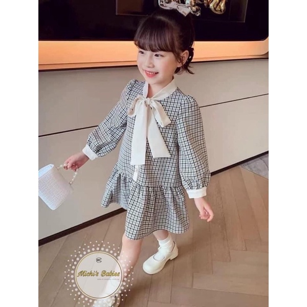 Váy caro phối nơ siêu xinh cho bé