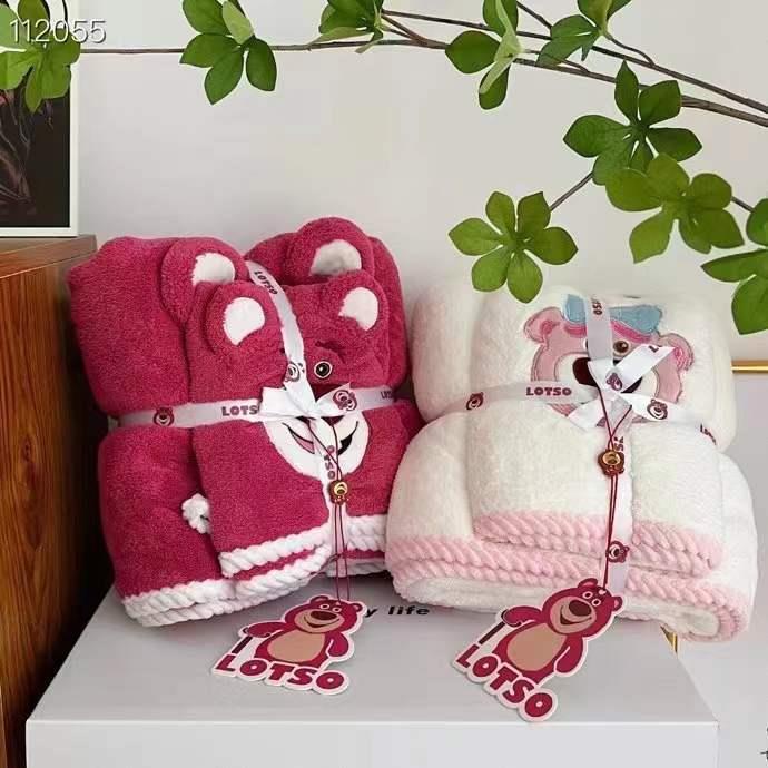 Khăn Tắm Thấm Hút Nước Nhanh Khô Không Rụng Tóc Họa Tiết Gấu Dâu Tây Đáng Yêu Cho Người Lớn Và Trẻ Em