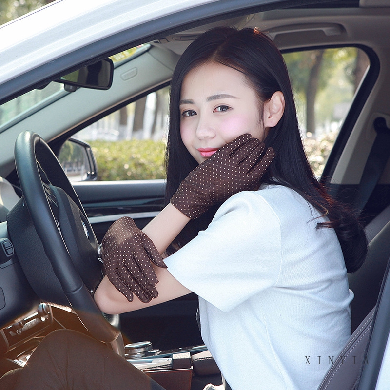 Găng tay chống nắng in họa tiết chấm bi cho nữ