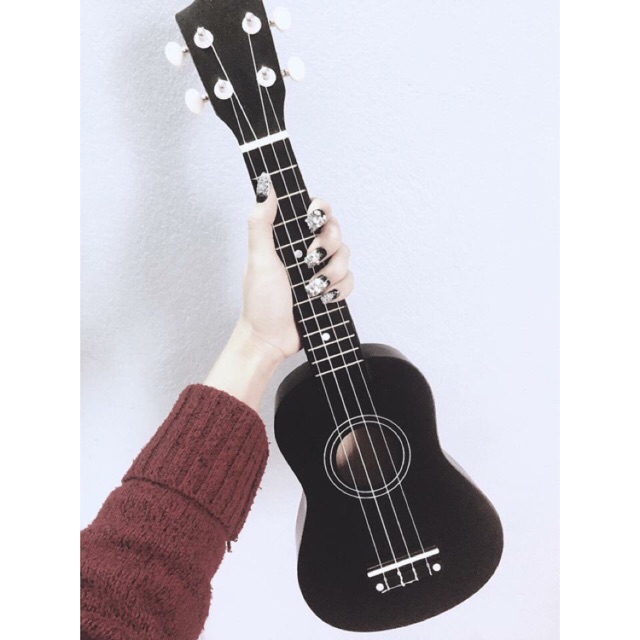 ĐÀN UKULELE SOPRANO ĐEN