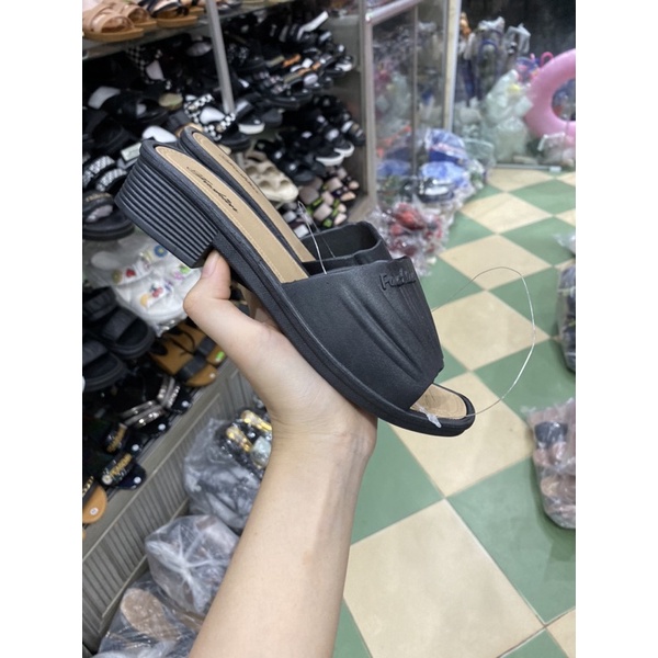 Dép lê nhựa nữ đế cao 3cm( giao màu ngẫu nhiên)