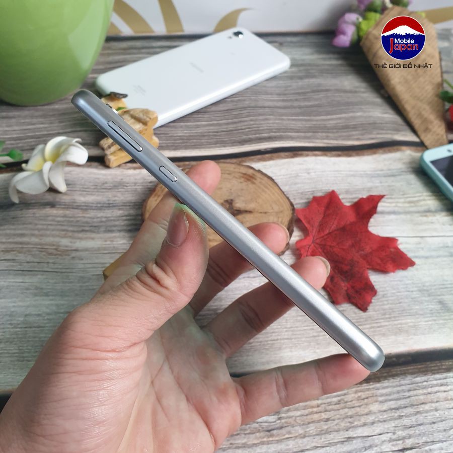 ĐIỆN THOẠI SHARP SHV43- Kim loại nguyên khối, cấu hình cao, chiến liên quân siêu mượt