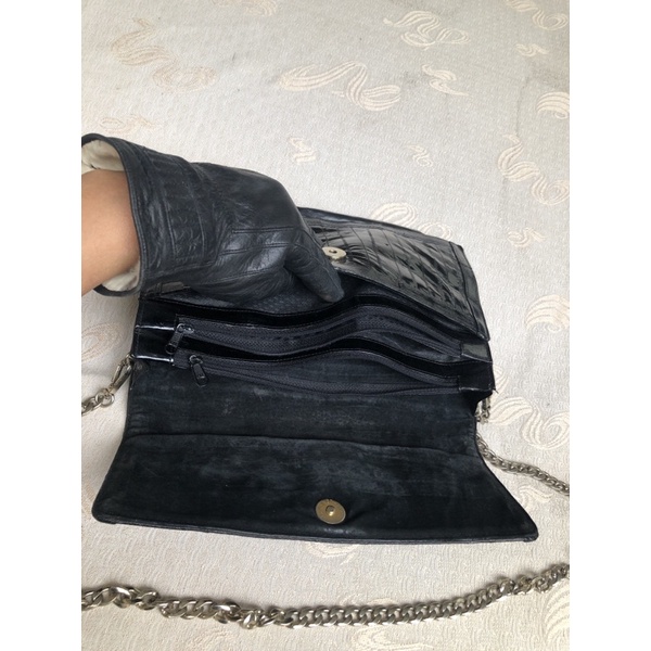 Túi chuẩn si. Túi qua sử dụng. Khách vui lòng xem hình nếu muốn biết thêm thông tin sản phẩm mời khách vô chat. Thanks .