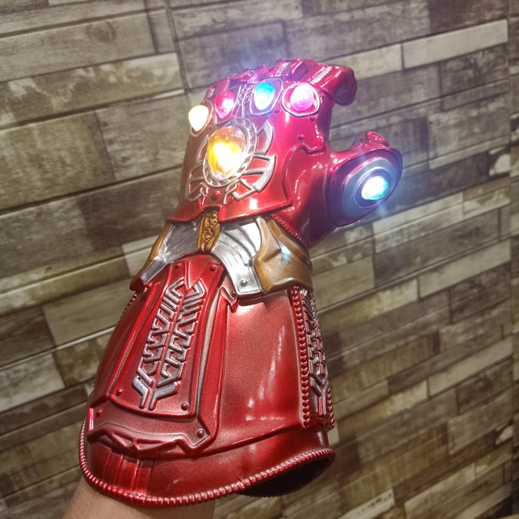 Găng Tay Vô Cực Của Thanos Và Iron Man Tỉ Lệ 1:1 Loại Có Đèn 6 Viên Đá Cực Đẹp Bằng Chất Liệu PVC Cao Cấp