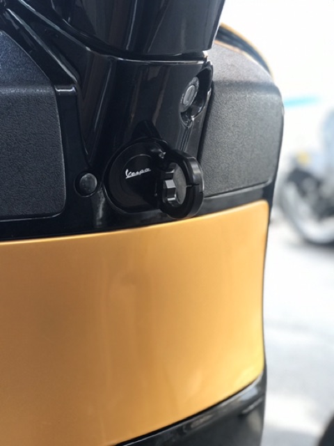 Móc treo đồ cho xe Vespa