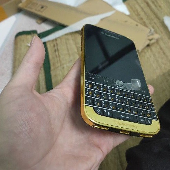 Điện thoại Blackberry Q20 - classic mạ Vàng 24k