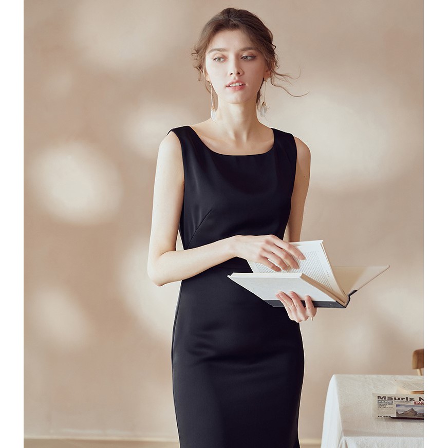 Đầm xòe tulip đen cổ vuông sát nách công sở