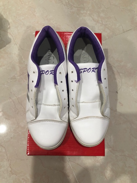 Giày thể thao trắng