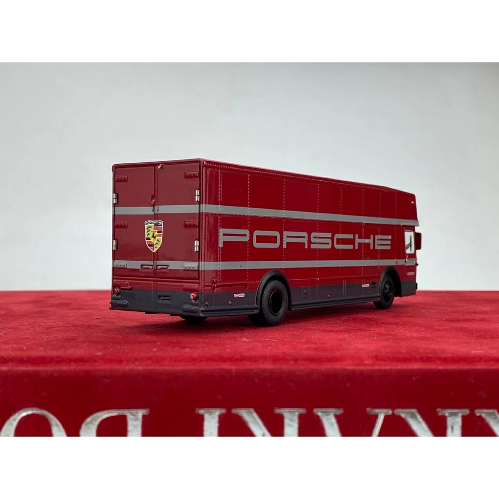 Mô hình ô tô Porsche Retransporter 1/64 Schuco