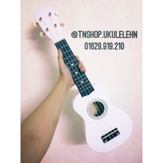 Ukulele trắng
