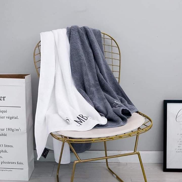 Khăn tắm thêu logo tháng tiếng Anh siêu mềm mịn | Khăn tắm coton kích thước 70 x 140 cao cấp