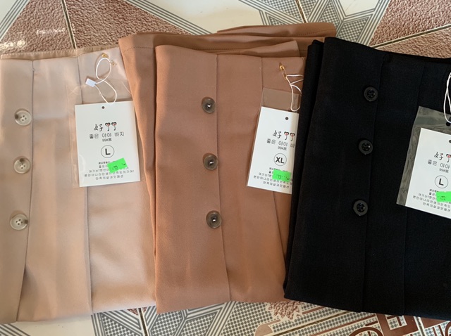 Chân váy midi dài phối cúc | BigBuy360 - bigbuy360.vn