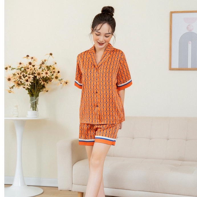 Bộ mặc nhà Pyjama nữ mùa hè lụa Luxury 25% wool  họa tiết độc quyền HeraDG Homewear áo tay cộc quần đùi phối gấu 3017