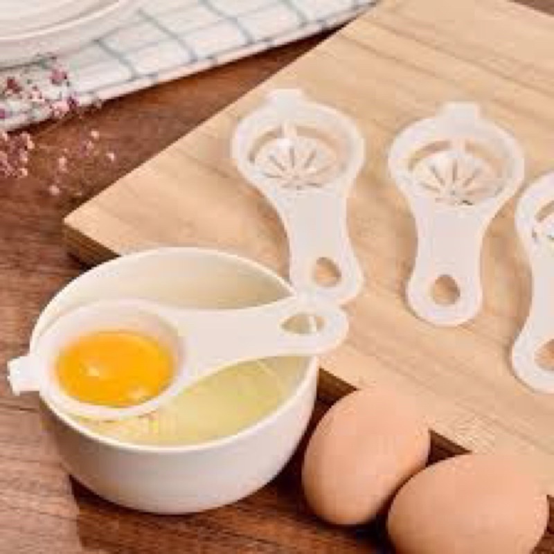Tách lòng trắng trứng làm bánh