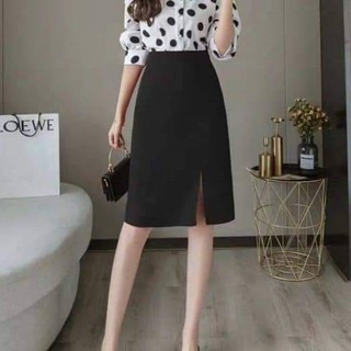 Chân váy chữ A màu đen dài tới gối xẻ trước