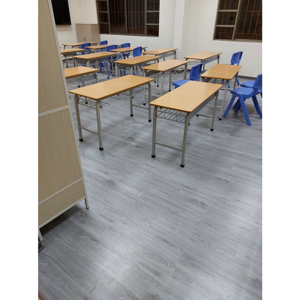 Miếng Lót Sàn Nhựa Giả Gỗ có Keo Sẵn Tự Dính Màu Xám, 1 mét vuông = 7 tấm