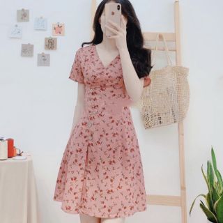 Váy tằm hoa hồng cổ V cúc lệch
