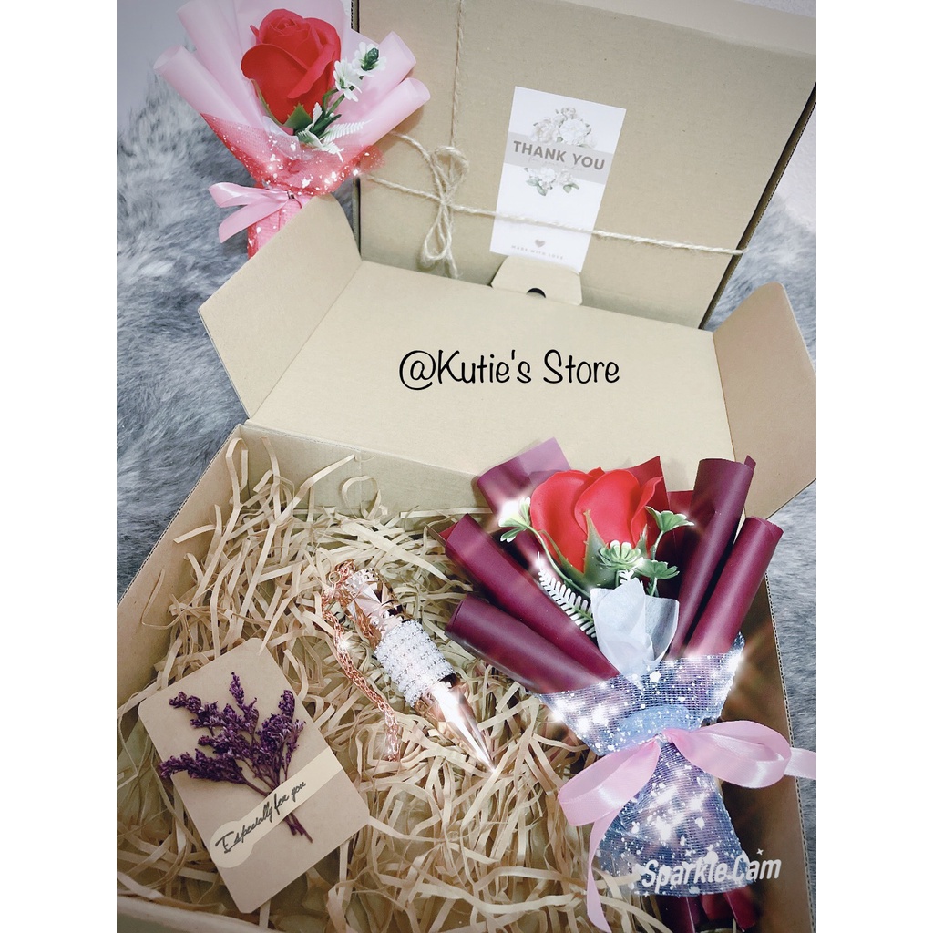 SET QUÀ TẶNG HOA HỒNG, SON NỮ HOÀNG VÀ NƯỚC HOA