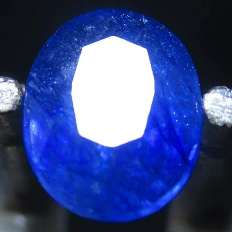 Đá Sapphire Tự Nhiên Màu Xanh Hoàng Gia