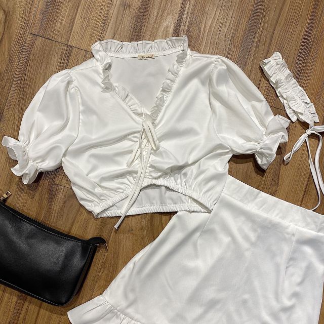[ ẢNH THẬT TRẢI SÀN] ÁO CROPTOP BODY CÓ CHUN ĐI KÈM CHÂN VÁY XINH VÀ CHOCKER ĐEO CỔ NHÉ - MINTO SET