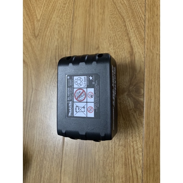 Vỏ Pin Makita loại đẹp có tem đít sạc araptor có báo pin