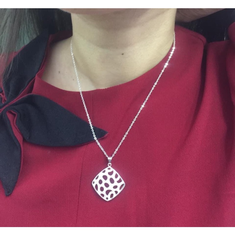 Dây chuyền mặt vuông to nạm đá nhỏ bạc chuẩn