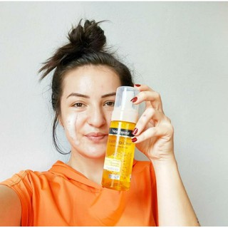 Sữa rửa mặt NGHỆ sáng da, mờ thâm Neutrogena Calme Curcuma 150ml