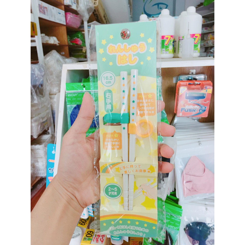 Đũa nhựa xỏ ngón Nakano cho bé từ 2 tuổi tập gắp tập ăn tiện dụng chất lượng cao chính hãng 49824