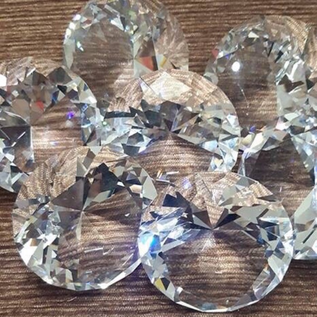 Kim cương chụp hình rộg 8cm giá 80k/1v