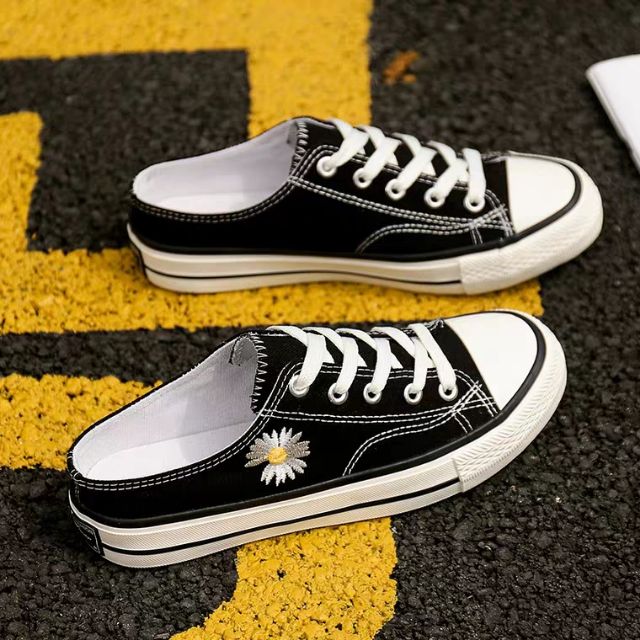 WAMT10K - giảm 10k cho đơn bất kì Giày sục thể thao nữ thêu hoa cúc kèm chữ ký A333 | BigBuy360 - bigbuy360.vn