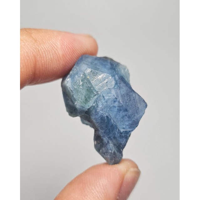 Aquamarine thô tự nhiên có 2 kích cỡ lớn dùng bói bài Tarot, làm handmade..