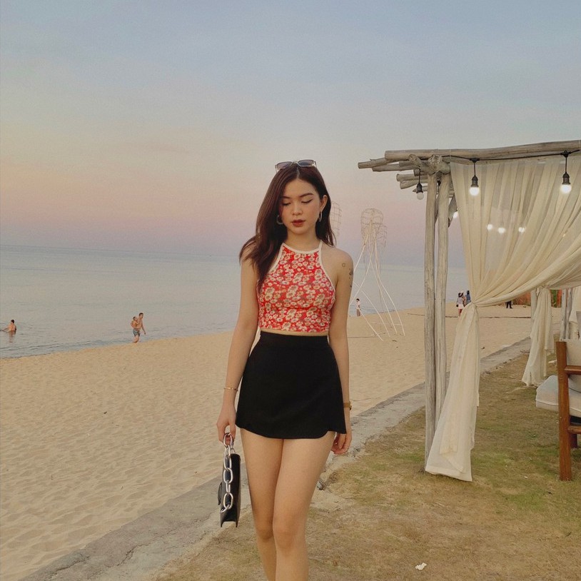 Chân váy ngắn lưng cao. Chân váy dáng A xẻ tà màu đen có lót trong phong cách ulzzang Hàn Quốc, thiết kế T-Ju (cv lala) | BigBuy360 - bigbuy360.vn