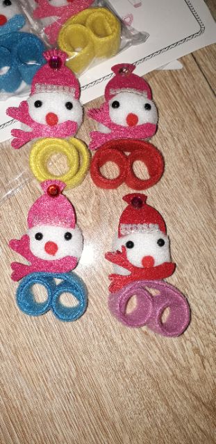 Chiếc vong tay nhồi bông trang trí Noel rất đẹp