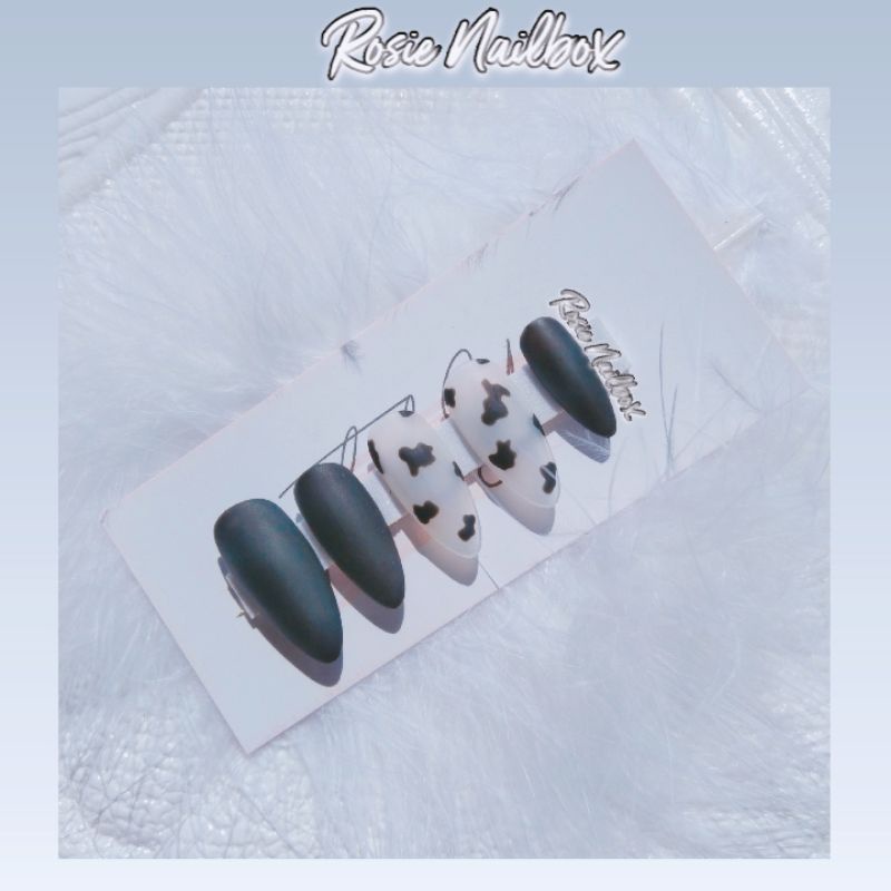 Móng giả màu đen hoạ tiết bò sữa đơn giản thanh lịch