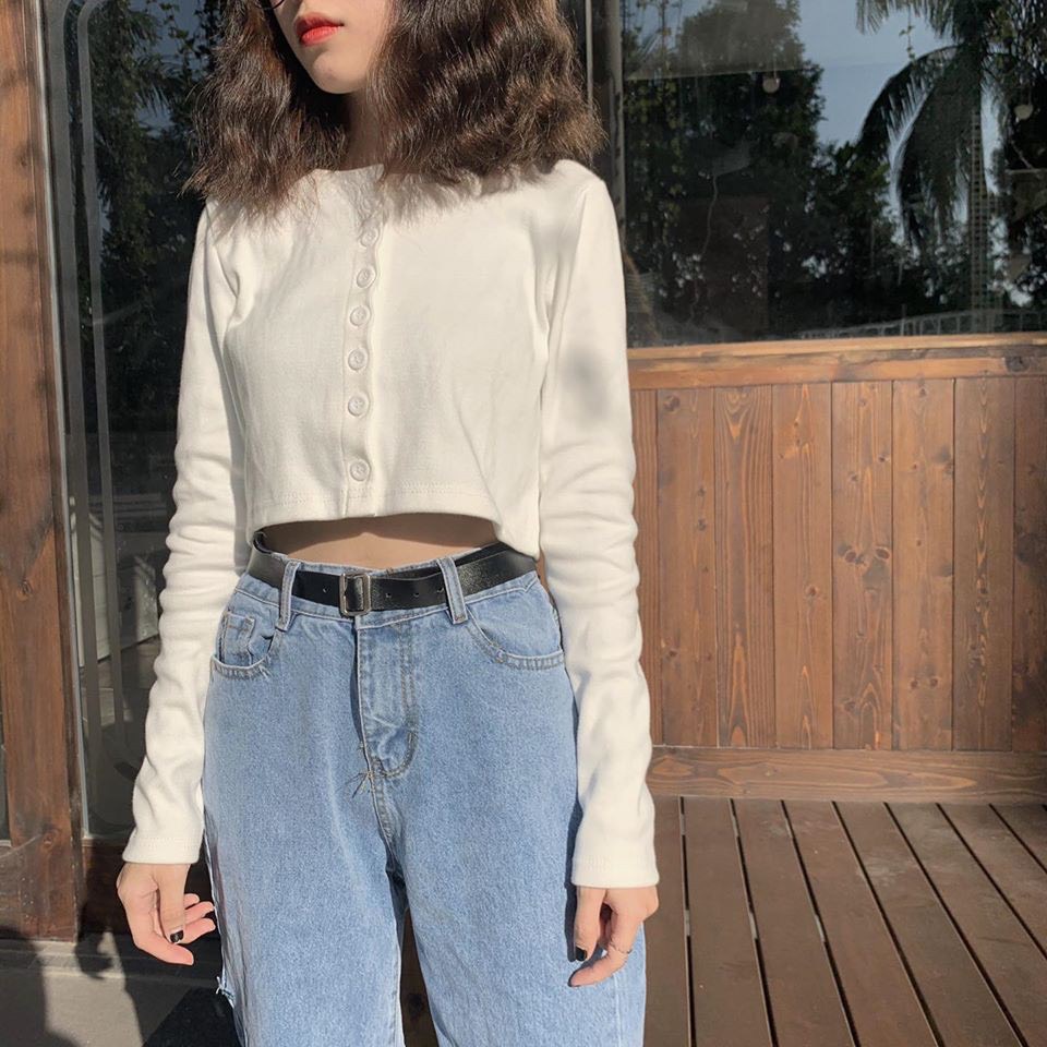 [Mã FAMARAL1 giảm 10K đơn 50K] Áo Croptop Cổ Tròn Tay Dài Form Rộng Cúc Tròn Xinh Xắn K024