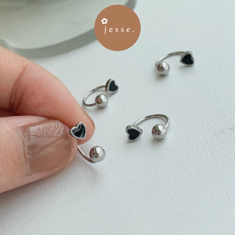 1 cái khuyên tai thép không gỉ tim đen cong T13 jesse store