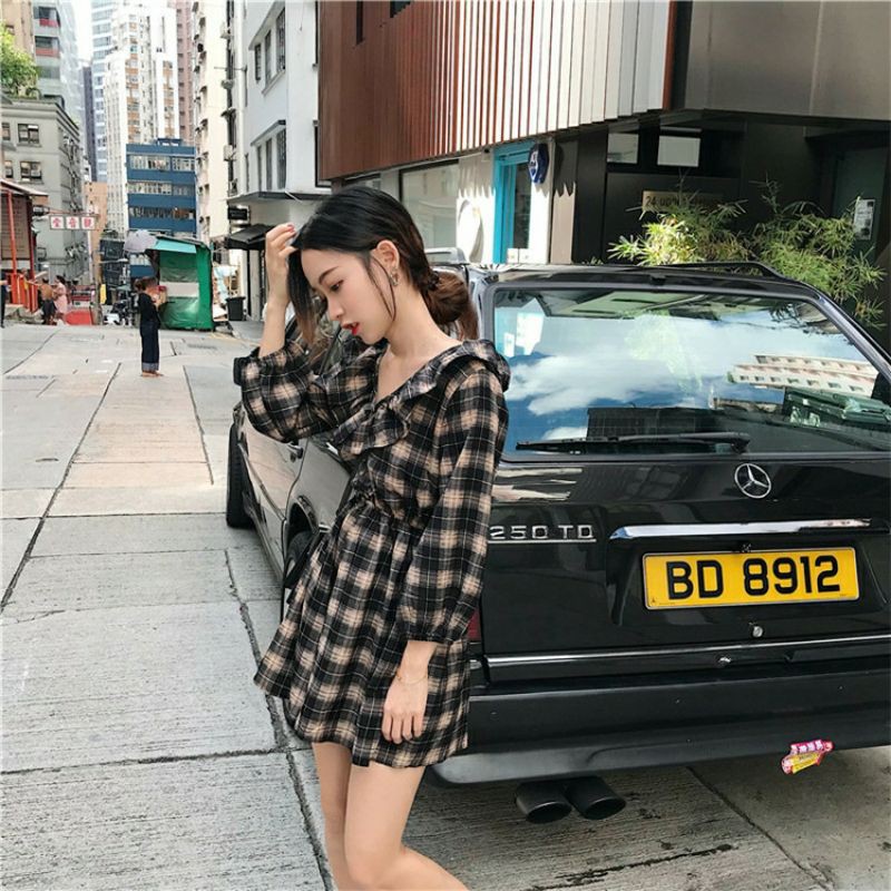 Jumpsuit ngắn giả váy của Jisoo (BlackPink)