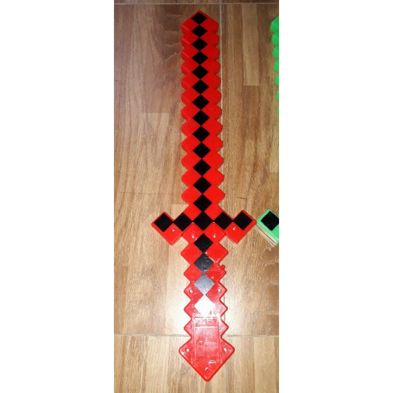 Một thanh Gươm_MineCraft bằng nhựa dài 60cm có nhạc và đèn led rất đẹp tặng kèm pin