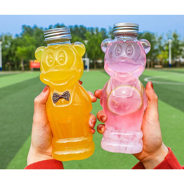 Bình chai nhựa PET hình chuột Mickey đeo nơ đựng trà sữa, nước ép hoa quả 400ml có nắp đậy bằng nhôm và dây đeo, mũ len