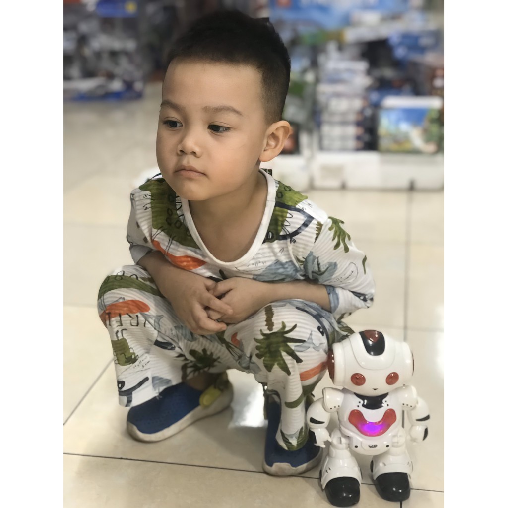 Đồ chơi robot điều khiển từ xa dành cho bé