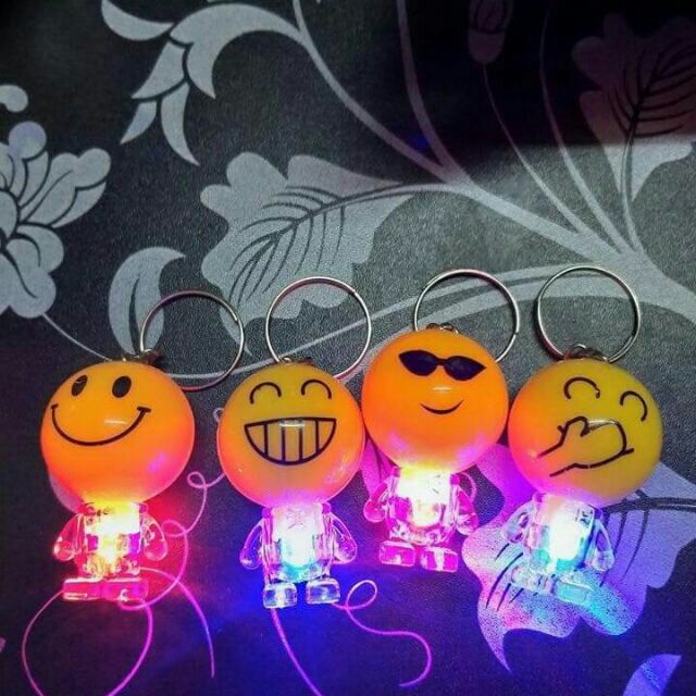 Móc khoá phát sáng emoji